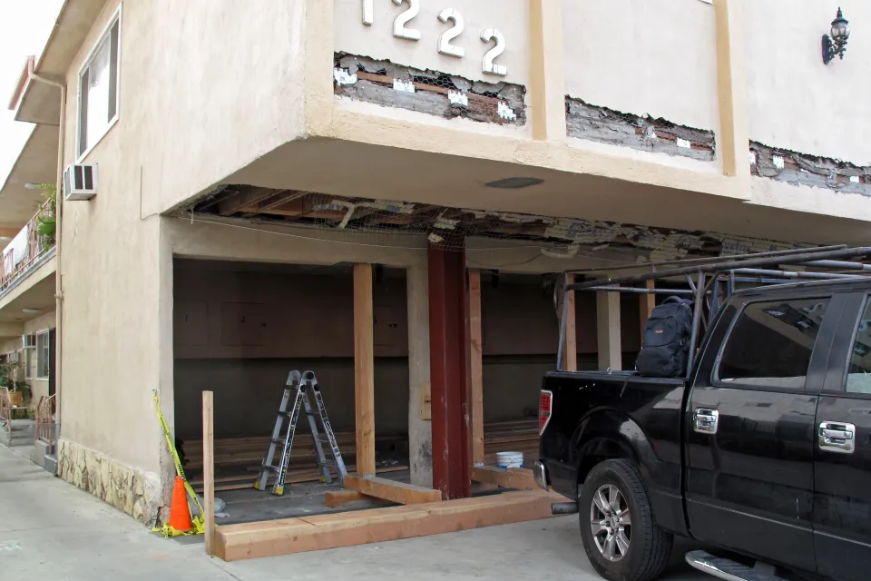 2-story Los Angeles dingbat apartment building getting soft-story seismic retrofit for earthquake safety